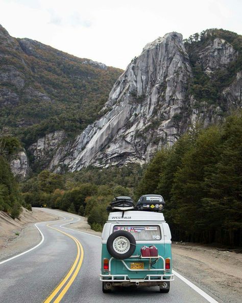 Everything about this pic. Vw Van, Road Trippin, Minivan, Camping Ideas, Elba, Vw Bus, Travel Goals, Adventure Awaits, Goa