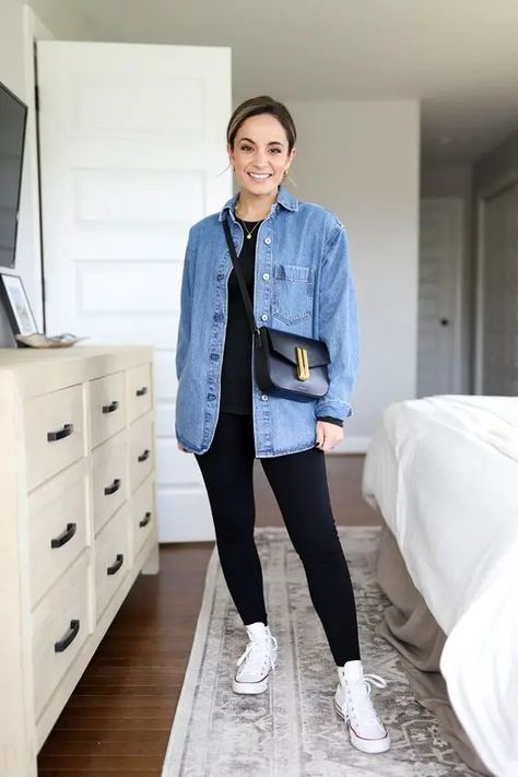 Soccer Mom Outfits: 9 Sporty Ideas for the Modern Mom Comfortable Stylish Mom Outfits, Sporting Events Outfits, Soccer Mum Outfit Winter, Sport Mom Outfit Winter, Comfy Casual Mom Outfits, Sporty Style Outfits Comfy Casual, Stylish Mom Outfits Winter, Mom Life Outfits, Easy Mom Outfits Fall