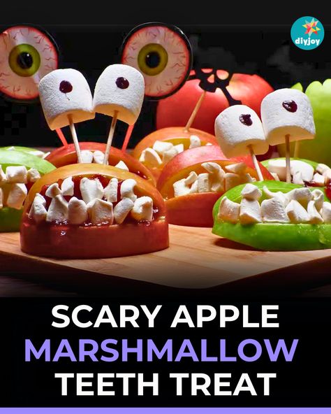 These scary apple marshmallow teeth make a perfect Halloween treat. They are quick and easy to make, requiring only 3 ingredients. Apple Marshmallow, Cornbread Muffins Recipe, Bacon Chili, Creepy Halloween Food, Apple Bread Recipe, Chili And Cornbread, Avocado Toast Recipe, Halloween Food Treats, Diy Plaster