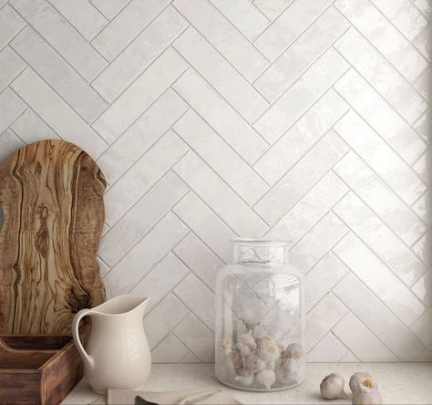 Kitchen Wall Tiles Backsplash, Backsplash Herringbone, White Herringbone Tile, Kitchen Splashback Tiles, Tile Splashback, White Kitchen Tiles, White Kitchen Backsplash, White Tile Backsplash, Herringbone Backsplash