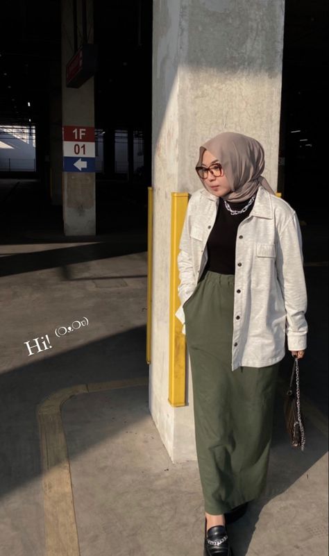 Bigsize Hijab Outfit, Curvy Hijab Outfit, Ootd Gemuk, Style Hijab Casual Jeans, Style Hijab Casual, Kulot Pants, Chubby Girl Outfits, Kondangan Outfit, Outfit Ngampus