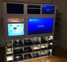 Sympa comme salon / Konsolen Schrank Game Rooms, Sala Nerd, Video Game Shelf, Nerd Room, Game Storage, Casa Country, Video Game Rooms, Gaming Room Setup, Video Game Room