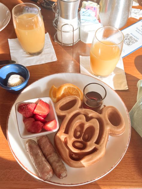 Disney Breakfast Ideas, Disney Waffles, Breakfast Strawberries, Disney Breakfast, Mickey Waffle, Disney Movie Night Food, Best Disneyland Food, Mickey Waffles, Disneyland Snacks