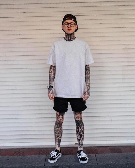 Summer Punk Outfits Men, Hardcore Outfits, Tatto Boys, Hardcore Style, American Traditional Tattoo Ideas, Traditional Tattoo Ideas, Outfits Men Streetwear, Mens Dress Outfits, Lesbian Fashion