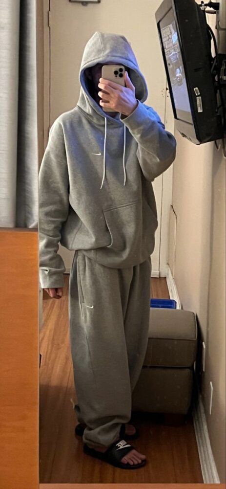 Nike Solo NRG Nike Sweats And Hoodie Outfit, Sweat Pants Hoodie Outfit, Skater Sweatpants Outfit, Hoodie And Sweatpants Aesthetic, Nike Hoodie And Sweatpants Outfit, Baggy Sweatpants And Hoodie Outfit, Men’s Lazy Outfits, Baggy Nike Sweatpants Outfit, Baggy Hoodie And Sweatpants