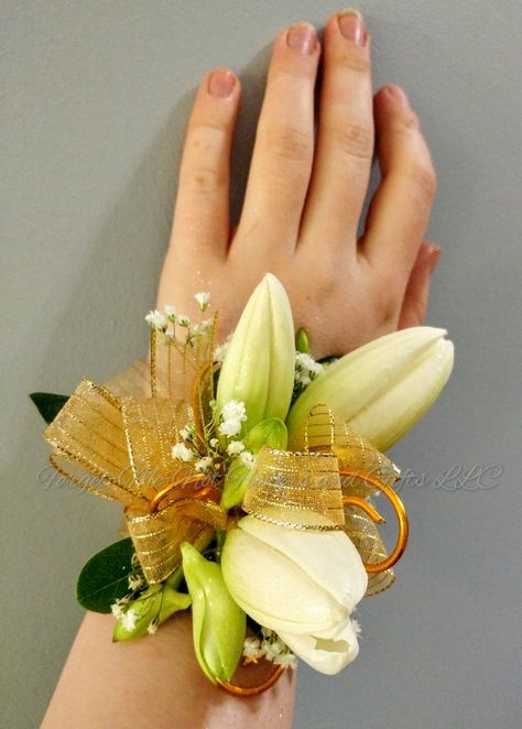 White Tulip Corsage, Tulip Corsage Prom, Tulips Corsage, Tulip Corsage, Prom Corsages, Asking To Prom, Prom 2022, Tulip Wedding, Prom Corsage