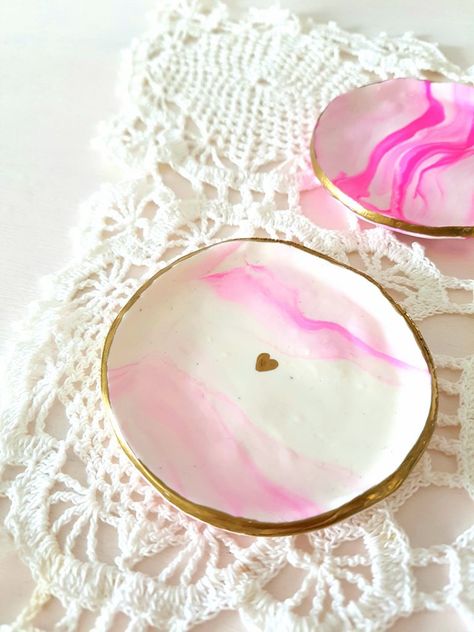 Polymer Clay Trinket Dish Diy, Air Dry Clay Jewelry Tray, Diy Clay Jewelry Dish, Jewelry Dish Diy, Diy Trinket Dish, Jewelry Tray Clay, Diy Jewelry Dish, Clay Jewelry Tray, Polymer Clay Trinket Dish