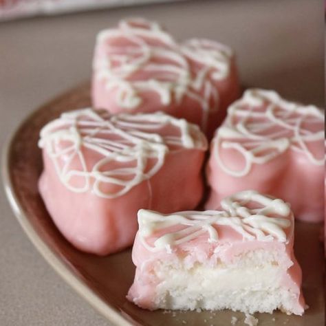 Little Debbie Valentine Cakes, Little Debbie Heart Cakes, Heart Shaped Desserts Valentine Treats, Homemade Little Debbie Snacks, Diy Heart Cake, Valentine’s Day Desserts, Valentine Bakes, Valentines Heart Cake, Valentines Day Dessert Ideas