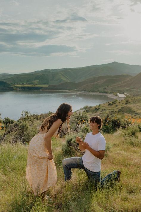 boise-idaho-spring-lake-proposal-kiara-zach-30 Vacation Proposal Ideas, Outdoorsy Proposals, Country Wedding Proposals, Cute Engagement Ideas Proposals, Hidden Photographer Proposal, Colorado Proposal Ideas, Aesthetic Proposal Ideas, Proposal Ideas Nature, Proposal Ideas Mountains