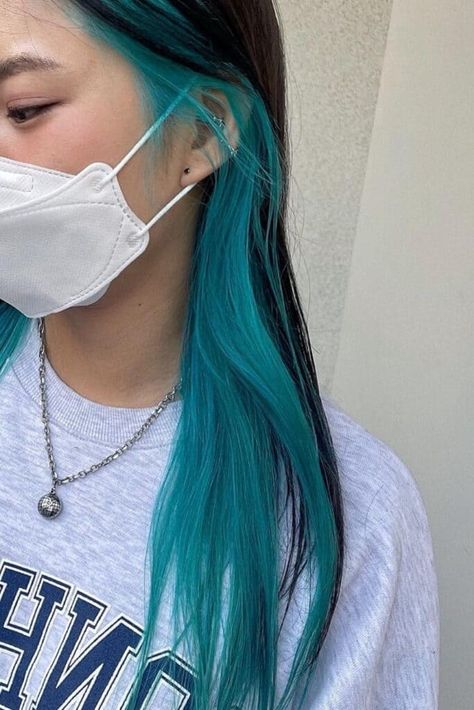 Black Hair With Teal Hidden Color Mane Magic, Hidden Hair Color, Edgy Hair Color, Blue Green Hair, Two Tone Hair, Korean Hair Color, Hair Color Underneath, Colored Hair Tips, Hair Color Streaks