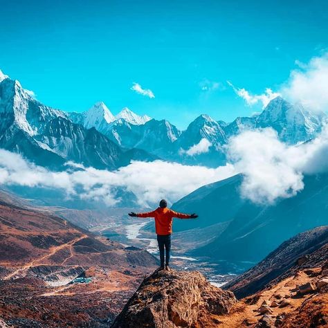 TRAVEL || LEARN || INSPIRE🎥 📷̤ on Instagram: “🙏Welcome to the Himalayas, Nepal.🇳🇵 . . . 📌Everest Trek, Nepal . . . 📍Is Nepal your next adventure destination? 👉Write us your any queries…” Trekking Photography, Mount Everest Base Camp, Trail Life, Himalayas Mountain, Everest Base Camp, Everest Base Camp Trek, G Adventures, Base Camp, Hiking Gear