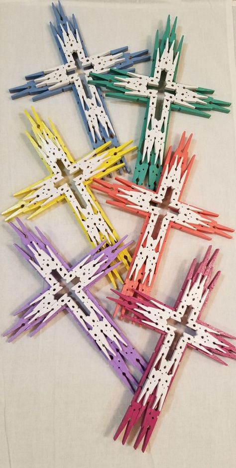 Clothespin Cross, Clothespin Crafts Christmas, Wooden Cross Crafts, Clothespin Diy Crafts, Clothespins Diy, Wooden Clothespin Crafts, Clothespin Art, Children's Church Crafts, Bible School Crafts