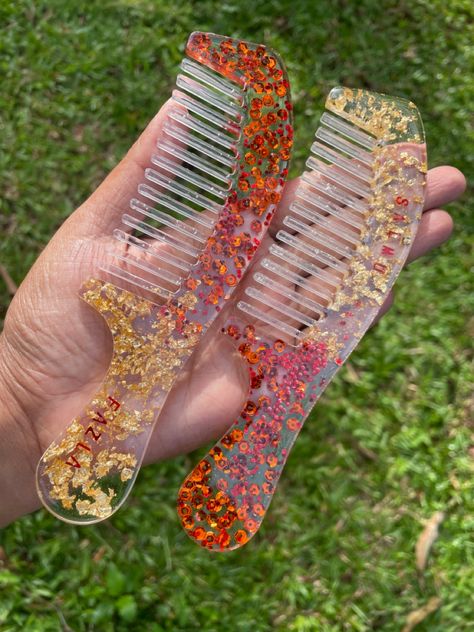 Resin combs #resin #resinartist #resincomb Resin Comb, Candle Business, Hair Combs, Pretty Hair, Resin Material, Resin Diy, Hair Brush, Hair Comb, Resin Crafts