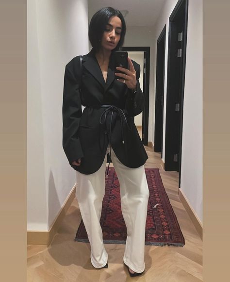 Cut the C O R D Loving me a cord belt at the moment- as seen at the likes of Proenza Schouler 😍 Found a high street version at… | Instagram Cord Belt, Amrita Singh, Instagram B, Effortlessly Chic Outfits, Evening Outfits, Fall Fashion Outfits, Casual Fit, Looks Style, Mode Inspiration