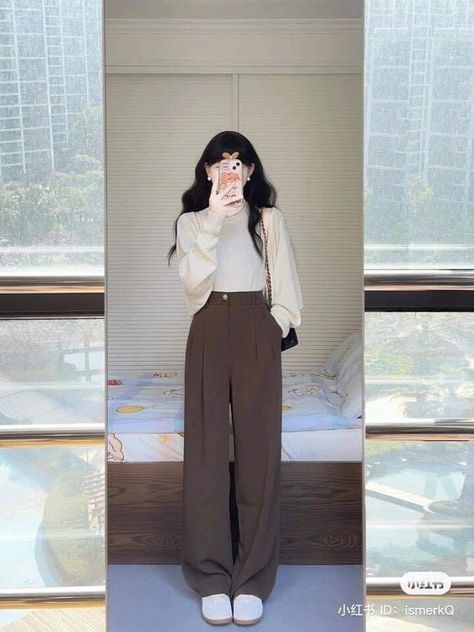 Smart Casual Modest Outfit, Smart Pants Outfit Women, Korean Office Outfit, Womens Work Pants, Aesthetic Korean Fashion, Japanese Minimalist Fashion, Pants Business Casual, Japanese Fashion Women, Smart Casual Women Outfits