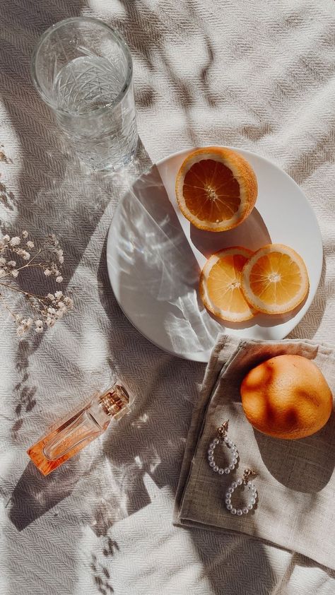 Shadow Food Photography, Citrus Product Photography, Product Flatlay Ideas, Flatly Photography Ideas, Textile Product Photography, Flat Lay Photography Products, Lifestyle Photography Product, Flat Lay Food Photography, Citrus Photoshoot