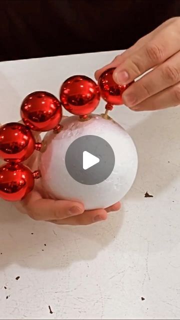 Christmas Centrepiece Ideas, Christmas Decorations Centerpiece, Christmas Balls Decorations, Christmas Floral Arrangements, Christmas Decorations Diy Outdoor, Front Porch Christmas Decor, Paper Towel Roll Crafts, Holiday Crafts Christmas, Candy Land Christmas