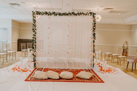 traditional Islamic nikkah ceremony setup with a partition in the middle. Nikkah Divider, Holud Decoration, Nikkah Partition, Nikah Decoration, Engagement Backdrops, Nikkah Decor, Muslim Nikah, Nikkah Ceremony, Nikah Decor