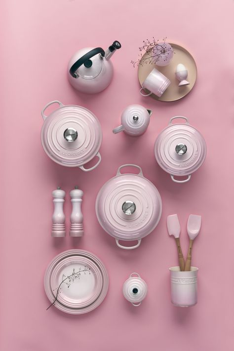 New Shell Pink has been inspired by the soft tones of seashells, capturing the essence of romance and summer sunsets. Add an elegant blush to the kitchen and the home with Shell Pink from Le Creuset, launching in store and online at www.lecreuset.co.za from 14th February 2020. Pink Kitchenware, Pink Le Creuset, Le Creuset Pink, Pink Kitchen Appliances, Le Crueset, Le Creuset Cookware, Shell Pink, Pink Kitchen, Cute Kitchen