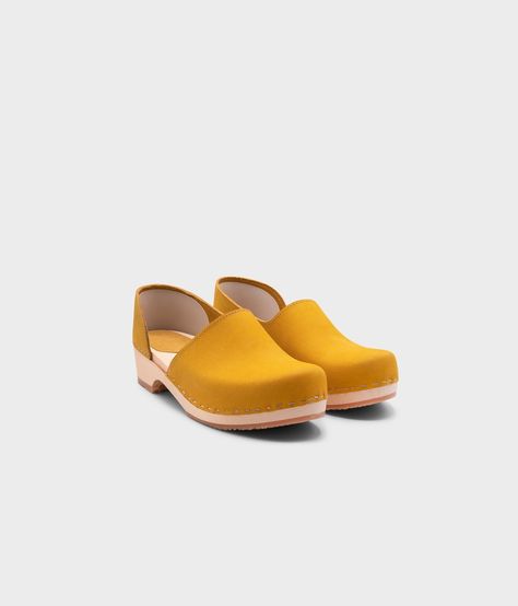 Let's say this: It's always Brett season, all day everyday! ⁠ Closed-back clogs, it's a statement!⁠ ⁠ #handmadewithlove #handcrafted #fashion #shoes #clogs #sandgrens Sandgrens Clogs, Royal Yellow, Cork Sandals, All Day Everyday, Wooden Clogs, Clog Heels, Clog Sandals, Sustainable Future, Elegant Shoes