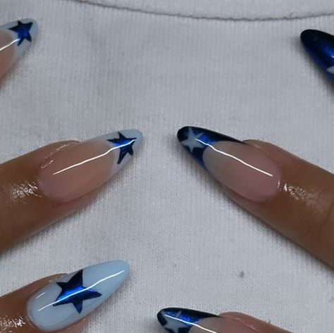 𝐒𝐊𝐘𝐄  | 𝒢𝑒𝓁 𝒳 𝒩𝒶𝒾𝓁𝓈 on Instagram: "♡ baby blue n blue chrome 💙💦🦋 . ♡ length/shape: medium, almond . . . . . . ♡ #nailsofinstagram #gelx #apresnails #nails #nailart #apres #nailinspo #nailsofig💅🏼 #inlandempirenails #ienailtech #explore #nailsbyskyelinh" Blue Metallic French Tip Nails, Blue Gel Nails Designs, Cool Nail Inspo Blue, Chrome Nails Designs Blue, Blue Chrome Acrylic Nails, Y2k Nails Blue, Blue Metallic Nails, Nails Baby Blue, Blue Star Nails