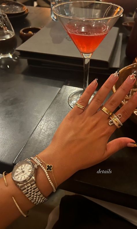 Gold Rings Hand Aesthetic, Jewlerie Aesthetic Gold And Silver, Gold Hand Jewelry Aesthetic, Luxury Bracelet Stack Gold, Aurora Harper, Black Girls With Gold Jewelry Aesthetic, Xoxo Jewelry, Accesories Jewelry, Wrist Jewelry