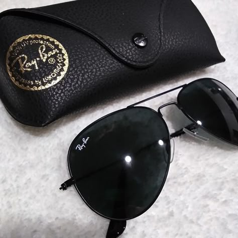 Ray Ban Aviator Black Large metal Frame RB3026 Ray Ban Aviators Mens, Rayban Aviator Men, Man Fashion Outfits, Ray Ban Original Wayfarer, Sunglasses Wayfarer, Ray Bands, Sunglasses Aviators, Ray Ban Sunglasses Wayfarer, Black Aviator Sunglasses