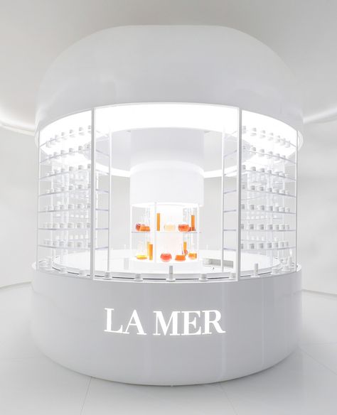 Cosmetic Design Store, Beauty Pop Up, Beauty Store Design, Skincare Retail Design, Cosmetics Retail Design, Futuristic Store Design, Futuristic Retail Store Design, Beauty Branding, Event Booth