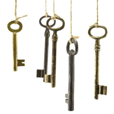 10 Uses for Keys - This Old House Skeleton Key Crafts, Old Key Crafts, Hanging Wallpaper, Key Crafts, Key Decorations, Straight As, Floor Registers, Key Projects, Old Keys