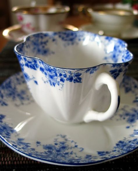 dainty blue Pretty Tea Cups, China Dishes, Keramik Design, Vintage Teacups, Teapots And Cups, My Cup Of Tea, China Cups, Chocolate Pots, Tea Cups Vintage