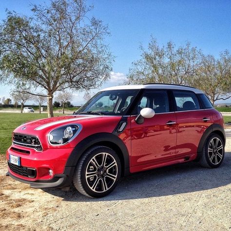 Mini Cooper Countryman Interior, Minicooper Mini Coopers, Mini Countryman Interior, Mini Cooper Country, Mini Cooper Stripes, New Mini Countryman, Red Mini Cooper, Mini Copper, Mini Cooper Countryman