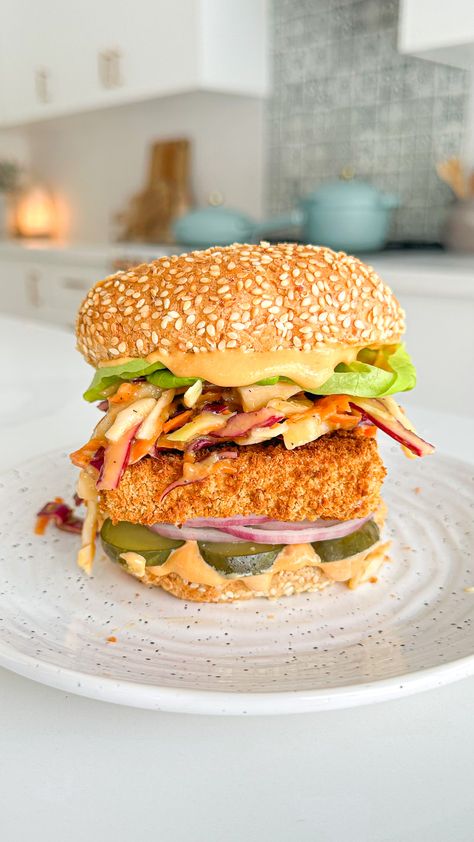 Crispy Tofu Burger - That Vegan Babe Crispy Tofu Burger, Tofu Burgers Patties, Avocado Coleslaw, Vegan Kfc, Breaded Tofu, Tofu Burger, Tofu Chicken, Tofu Sandwich, Tofu Marinade