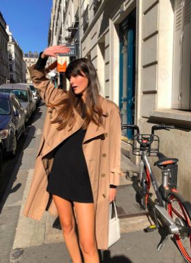 9 French Girl Style Tips to Steal From the It Girls - MY CHIC OBSESSION Leia Sfez, French Outfits, Oversized Trench Coat, Parisian Chic Style, Trench Coat Outfit, Aria Montgomery, Mens Fashion Blazer, Paris Chic, Jeanne Damas