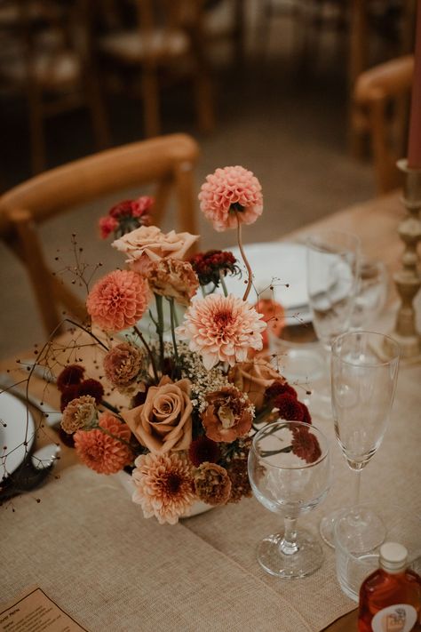 Autumnal wedding flowers positioned using a bowl and floral frog. Rustic wedding table setting with cross back chairs. Caro Weiss Photography Figs Wedding Decor, Fall Boho Wedding Boutonniere, Dreamy Fall Wedding, Pink Autumn Wedding, Autumnal Wedding Flowers, Bodrum Wedding, Wedding Flowers Garden, Autumn Wedding Table, Autumn Wedding Flowers