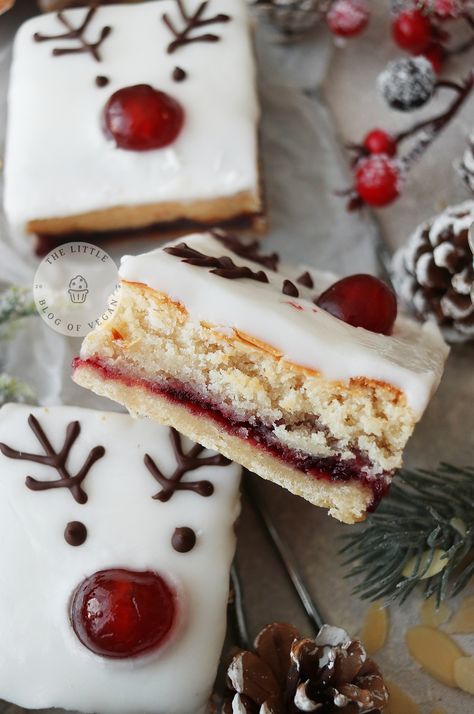 Natal, Festive Baked Goods, Holiday Vegan Desserts, Vegan Cherry Bakewell, Christmas Market Baked Goods, Vegan Christmas Baking Recipes, Christmas Bake Off Ideas, Christmas Dessert Recipes Cookies, Christmas Baking Healthy