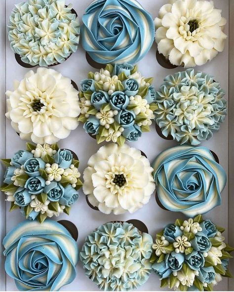 Green Cupcakes Ideas, Sage Green Cupcakes, Blue Wedding Cupcakes, Cupcake Arrangements, Deco Cupcake, Cake Bouquet, Green Cupcakes, Cupcake Decorating Tips, Fancy Cupcakes