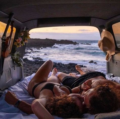 Some say it’s crazy but we say van life as a couple is one of the most rewarding and incredible things to do. Sharing a tiny space will help you to understand and respect each other like nothing else. Being on the road and constantly pushing boundaries, means that you will grow and flourish together. And of course, sharing beautiful moments and unique experiences will reward you with an everlasting bond. Dream Dates, Car Poses, My Kind Of Love, The Love Club, Paros, Two People, Couple Aesthetic, Cute Couple Pictures, Cute Couples Goals