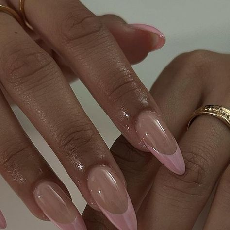 Yesenia 🇲🇽 on Instagram: "when in doubt, just french it out 🎀💓 @daily_charme magic white chrome on this soft pink French! #nails #nailsofinstagram #nailsonfleek #phxnails #phxnailtech #aznailtech #aznails #pinknails #chromenails #shimmernails #subtlenails #nails #almondnails" Brunch Nails, French Tip Nails Pink Chrome, White French Tip With Pink Chrome, Daily Nails, Pink French Tip Nails With Chrome, Nails With Pink, Pink French Tip Nails Chrome, French Pink Tip Nails, French Nails Ombre