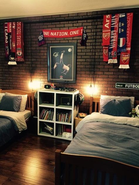 The Best Bedroom Decor for Teen Boys Who Love Sports Sports Bedroom Aesthetic, Football Bedroom Aesthetic, Football Room Decor Ideas, Room Ideas Football, Faux Brick Wall Bedroom, Football Room For Boys, Football Room Ideas, Sporty Room, Boys Bedroom Paint Ideas