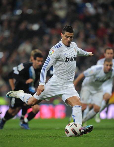 Real Madrid 7 Malaga 0 in March 2011 at the Bernabeu Stadio. Cristiano Ronaldo scored his 2nd goal from the penalty spot on 68 minutes to make it 6-0 in La Liga. Ronaldo Scoring A Goal, Ronaldo Penalty, Real Madrid 2011, Cristiano Ronaldo Free Kick, Cr7 Portugal, Ronaldo Free Kick, Cristiano Ronaldo Goals, Ronaldo Goals, Ronaldo Photos