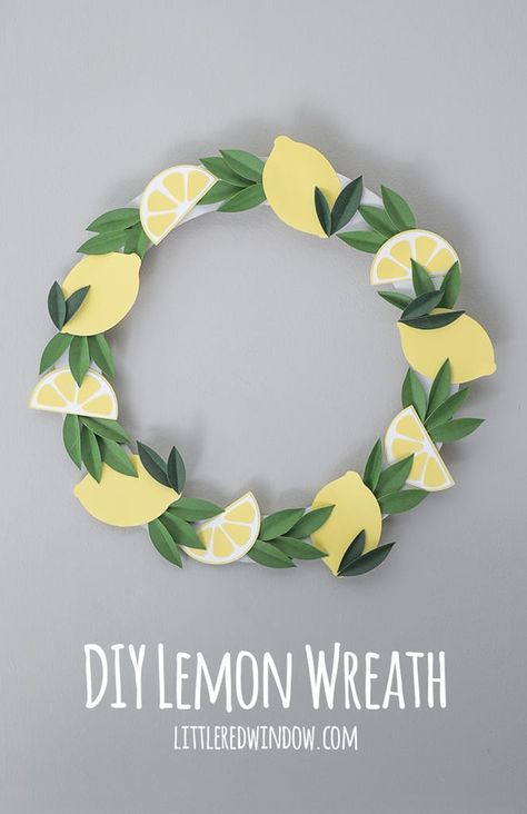 Lemon Wreath Diy, Diy Paper Wreath, Lemon Home Decor, Paper Wreath Diy, Lemon Crafts, Lemon Wreath, Fiesta Tropical, Paper Wreath, Lemon Decor