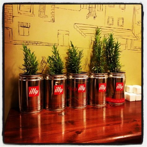 How to re-use your illy coffee can #illy #illylovers Illy Coffee Cans Upcycle, Illy Coffee Cans Ideas, Illy Cafe, Illy Coffee Machine, Coffee Can Crafts, Illy Coffee, Coffee Brands, Coffee Gift Sets, Coffee Sacks