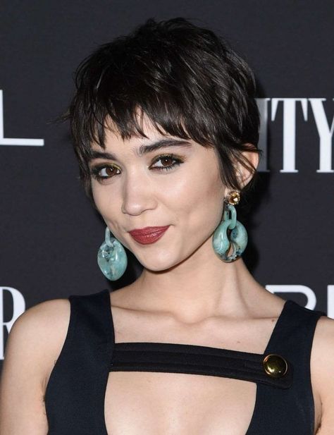 Rowan Blanchard Short Hair, Hairstyles For Older Ladies, Rowan Blanchard, Short Sassy Hair, Look Short, Shot Hair Styles, Queen Hair, Girl Haircuts, Pastel Hair