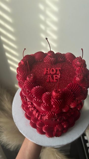 Red Cake Inspiration, Heart Cake With Glitter Cherries, Red Glitter Heart Cake, Love Heart Cakes, Black And Red Heart Cake, November Cake Ideas, Red Bday Cake, Red Birthday Ideas, Red Cake Birthday