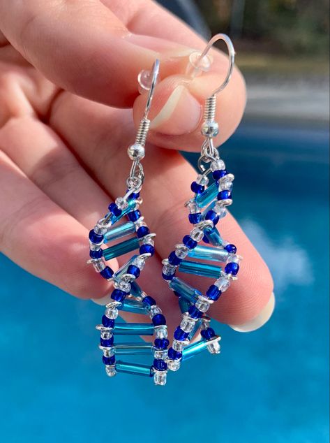 Double Helix, Dna Beads, Dna Earrings, Dna Jewelry, Bijoux Fil Aluminium, Beaded Earrings Diy, Bead Charms Diy, Beaded Crafts, Handmade Jewelry Diy