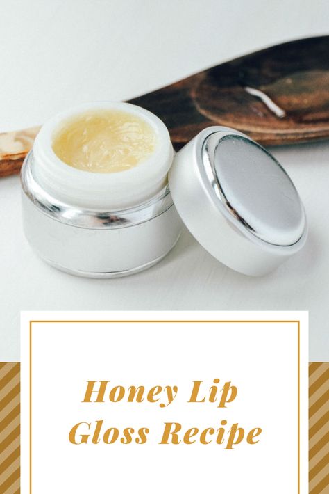 This honey lip gloss recipe has only 4 ingredients, organic liquid honey, cocoa butter, castor oil, and beeswax. It is a  clear and thick lip gloss recipe great repair for damaged, dry or chapped lips. Castor Oil Lip Balm, Honey Lip Gloss, Honey Lip Oil, Honey Cosmetics, Lip Gloss Recipe, Diy Lotions, Gloss Diy, Diy Massage, Honey Products