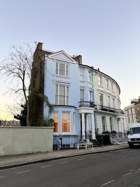 sunset at primrose hill london #London #londonaesthetic #primrosehill #goldenhour #ukaesthetic #paddington #camden #houses Primrose Hill Aesthetic, Paddington Aesthetic, Hill Aesthetic, Primrose Hill London, London Camden, Camden London, Primrose Hill, London Aesthetic, Room Designs