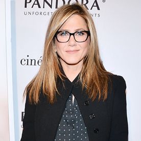 Work Outfit With Glasses, Jennifer Aniston Glasses, Celebrities With Glasses, Woman With Glasses, Glasses Trends, Jenifer Aniston, Jennifer Aniston Style, Jen Aniston, Eye Spy