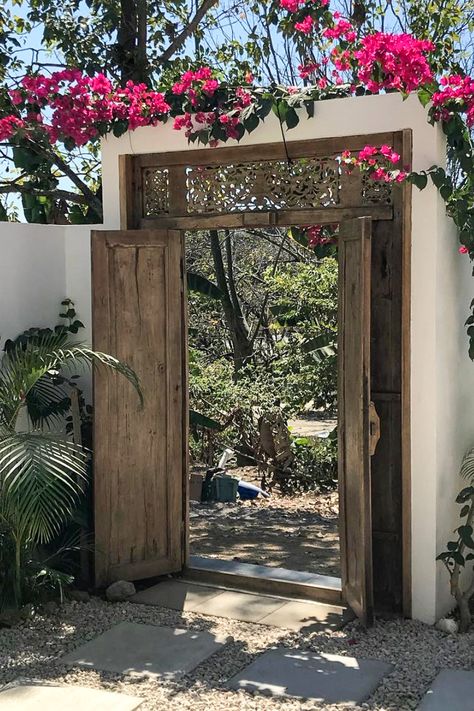 Balinese Doors Entrance, Outdoor Door Design, Costa Rica Decor, Costa Rica Garden, Boho Houses, Costa Rica Homes, Costa Rica House, Bali Door, Surf Retreat