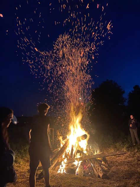 Camp Romance Aesthetic, Summer Bonfire Aesthetic, Summer Camp Romance Aesthetic, Wildfire Aesthetic Book, Wildfire Hannah Grace Aesthetic, Bonfire Aesthetic Friends, Camp America Aesthetic, Summer Camp Aesthetic Cabin, 80s Summer Camp Aesthetic